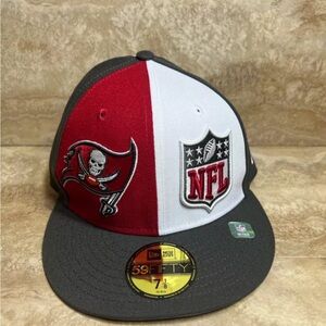 New Era Tampa Bay Bucs Sideline 2023 59Fifty Fitted Hat 7 1/8 ( DEFECT)